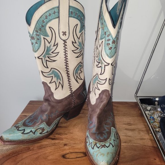 Size eight tommy llama boots - Picture 1 of 2